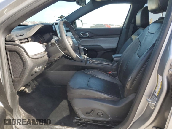 2023 Jeep Compass Latitude Lux с VIN 3C4NJDFN6PT513828, выставлен на аукционе Copart как лот 52940125 с пробегом 63 204 миль миль и Списание • Salvage title. История ставок и продаж доступна на DreamBid. Изображение 7.