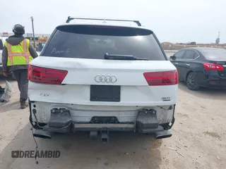 2017 Audi Q7 Premium Plus z VIN WA1LAAF77HD031992, wystawiony jako IAAI lot #42058343 z przebiegiem 99 827 mil mil oraz . Historia ofert i sprzedaży dostępna na DreamBid. Obrazek 17.