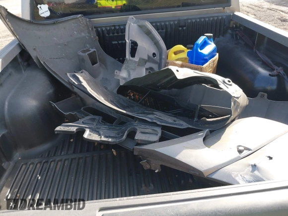 2004 Nissan Frontier XE z VIN 1N6ED27T84C446582, wystawiony jako IAAI lot #41428931 z przebiegiem Nie podano mil oraz . Historia ofert i sprzedaży dostępna na DreamBid. Obrazek 12.