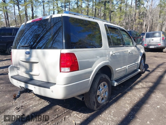 2006 Ford Expedition Limited with VIN 1FMFU19576LA66177, listed as a IAAI auction lot 41663217 with 166,118 mi miles. Bid and sale history available at carsss.com. Image 4.