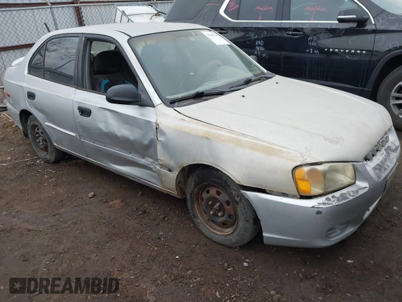 2001 Hyundai Accent GL with VIN KMHCG45C61U156696, listed as a IAAI auction lot 41643757 with 336,344 mi miles. Bid and sale history available at carsss.com. Image 1.