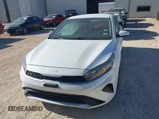 2022 Kia Forte LXS z VIN 3KPF24AD7NE479402, wystawiony jako IAAI lot #41629995 z przebiegiem 54 864 mil mil oraz . Historia ofert i sprzedaży dostępna na DreamBid. Obrazek 12.