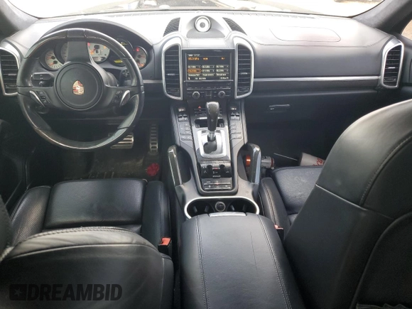 2012 Porsche Cayenne Turbo z VIN WP1AC2A2XCLA81906, wystawiony jako Copart lot #57356955 z przebiegiem 118 855 mil mil oraz Szkoda całkowita • Salvage title. Historia ofert i sprzedaży dostępna na DreamBid. Obrazek 8.