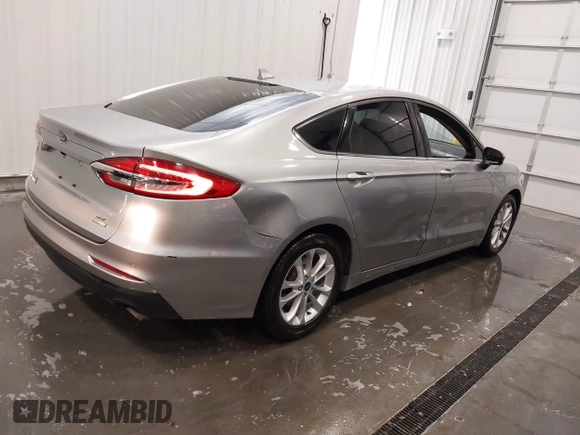 2020 Ford Fusion SE with VIN 3FA6P0HD3LR202029, listed as a IAAI auction lot 41655305 with 110,229 mi miles. Bid and sale history available at carsss.com. Image 4.