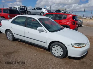 1998 Honda Accord LX z VIN 1HGCG5543WA096342, wystawiony jako IAAI lot #42394725 z przebiegiem 284 463 mil mil oraz . Historia ofert i sprzedaży dostępna na DreamBid. Obrazek 1.