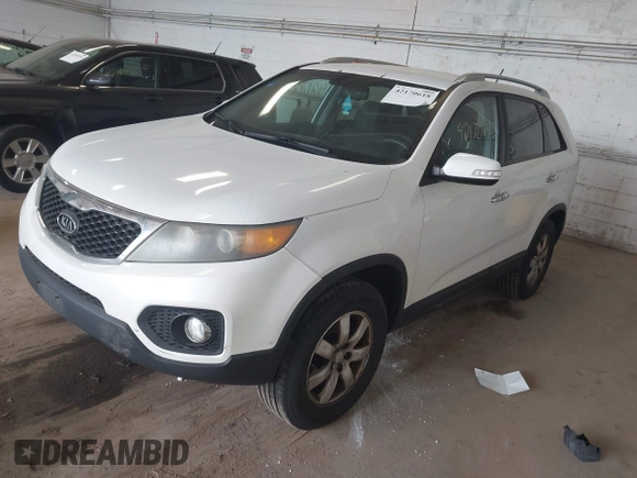 2011 Kia Sorento LX with VIN 5XYKT4A1XBG171544, listed as a IAAI auction lot 42170618 with 208,700 mi miles. Bid and sale history available at carsss.com. Image 2.