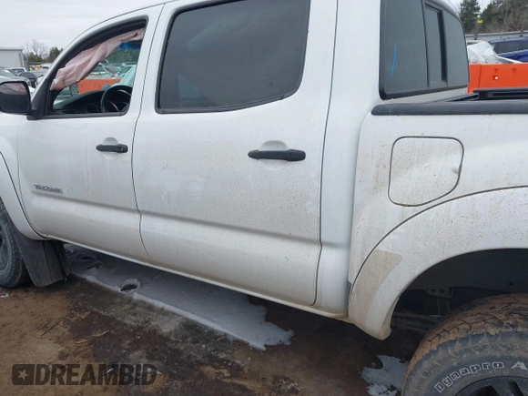 2015 Toyota Tacoma z VIN 5TFLU4EN5FX118378, wystawiony jako IAAI lot #41609943 z przebiegiem 121 640 mil mil oraz . Historia ofert i sprzedaży dostępna na DreamBid. Obrazek 14.