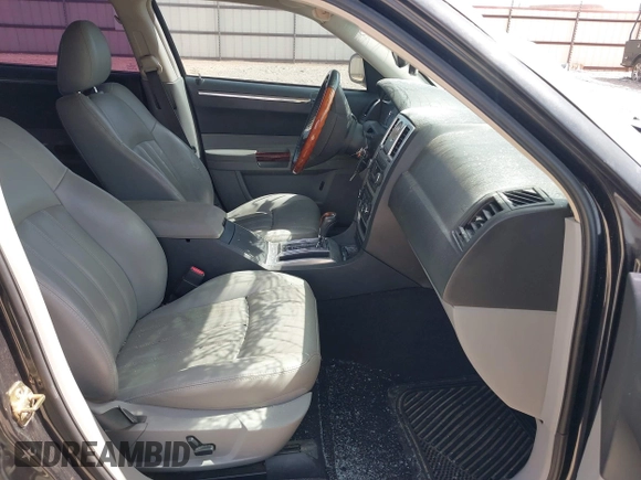 2006 Chrysler 300 C with VIN 2C3KA63H56H316500, listed as a IAAI auction lot 41811247 with 135,100 mi miles. Bid and sale history available at carsss.com. Image 5.