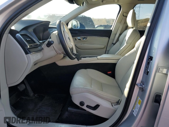 2020 Volvo XC90 Momentum with VIN YV4102PK5L1563600, listed as a Copart auction lot 52602275 with 50,305 mi miles and Salvage Title. Bid and sale history available at carsss.com. Image 7.