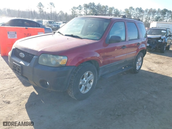 2005 Ford Escape XLT with VIN 1FMCU93115KB85547, listed as a IAAI auction lot 41669441 with 267,022 mi miles. Bid and sale history available at carsss.com. Image 2.