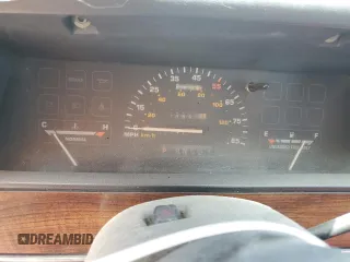 1989 Ford Taurus GL z VIN 1FABP52UXKG244224, wystawiony jako Copart lot #59239225 z przebiegiem 30 853 mil mil oraz Czysty tytuł • Clean title. Historia ofert i sprzedaży dostępna na DreamBid. Obrazek 9.