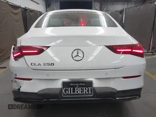 2025 Mercedes-Benz CLA 250 z VIN W1K5J4GB4SN481027, wystawiony jako IAAI lot #40772342 z przebiegiem 533 mil mil oraz . Historia ofert i sprzedaży dostępna na DreamBid. Obrazek 16.