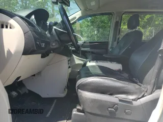 2011 Chrysler Town & Country Touring L z VIN 2A4RR8DG7BR783713, wystawiony jako Copart lot #57297455 z przebiegiem 148 455 mil mil oraz Szkoda całkowita • Salvage title. Historia ofert i sprzedaży dostępna na DreamBid. Obrazek 7.
