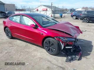 2024 Tesla Model 3 z VIN 5YJ3E1EA4RF858852, wystawiony jako IAAI lot #41879525 z przebiegiem 7 617 mil mil oraz . Historia ofert i sprzedaży dostępna na DreamBid. Obrazek 1.