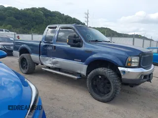 2004 Ford Super Duty F-250 XL with VIN 1FTNX21P04EA03269, listed as a IAAI auction lot 40376204 with 174,588 mi miles. Bid and sale history available at carsss.com. Image 1.