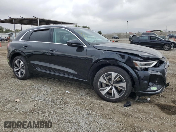 2024 Audi Q8 e-tron Premium Plus z VIN WA15AAGE3RB008258, wystawiony jako Copart lot #78146344 z przebiegiem 12 264 mil mil oraz Szkoda całkowita • Salvage title. Historia ofert i sprzedaży dostępna na DreamBid. Obrazek 4.