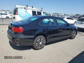 2014 Volkswagen Jetta SE z VIN 3VWD17AJ8EM424820, wystawiony jako Copart lot #63942515 z przebiegiem 180 530 mil mil oraz Czysty tytuł • Clean title. Historia ofert i sprzedaży dostępna na DreamBid. Obrazek 3.
