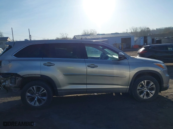 2015 Toyota Highlander LE with VIN 5TDBKRFH7FS200755, listed as a IAAI auction lot 41758609 with 139,267 mi miles. Bid and sale history available at carsss.com. Image 13.