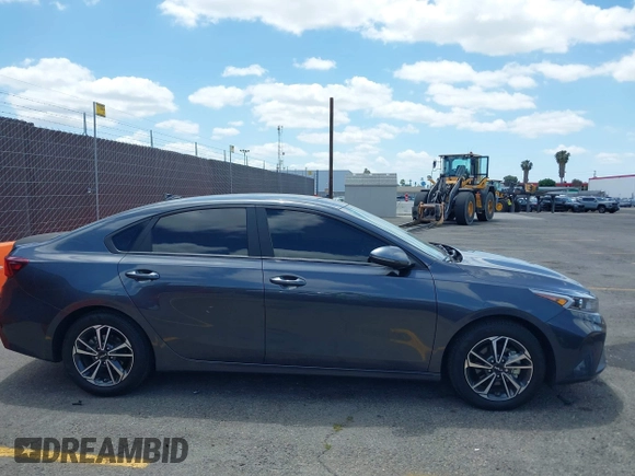 2023 Kia Forte LXS z VIN 3KPF24ADXPE608509, wystawiony jako IAAI lot #42257038 z przebiegiem 19 283 mil mil oraz . Historia ofert i sprzedaży dostępna na DreamBid. Obrazek 13.
