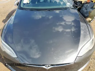 2019 Tesla Model S 100D z VIN 5YJSA1E47KF341410, wystawiony jako Copart lot #58707445 z przebiegiem Nie podano mil oraz Szkoda całkowita • Salvage title. Historia ofert i sprzedaży dostępna na DreamBid. Obrazek 11.