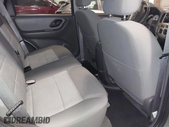 2007 Ford Escape XLT with VIN 1FMYU93167KB35526, listed as a IAAI auction lot 41364037 with 145,594 mi miles. Bid and sale history available at carsss.com. Image 8.