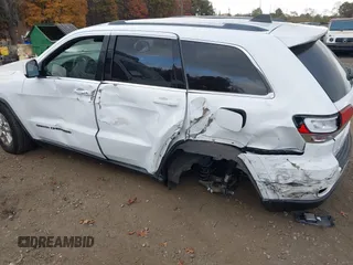 2020 Jeep Grand Cherokee Altitude z VIN 1C4RJFAGXLC433962, wystawiony jako IAAI lot #40721842 z przebiegiem 73 528 mil mil oraz . Historia ofert i sprzedaży dostępna na DreamBid. Obrazek 6.