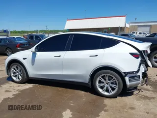 2020 Tesla Model Y Long Range z VIN 5YJYGDEE0LF035248, wystawiony jako IAAI lot #42162191 z przebiegiem 115 533 mil mil oraz . Historia ofert i sprzedaży dostępna na DreamBid. Obrazek 15.