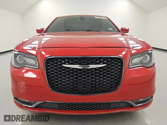 2015 Chrysler 300 S z VIN 2C3CCAGG7FH882998, wystawiony jako Copart lot #54315585 z przebiegiem 110 994 mil mil oraz Tytuł czysty. Historia ofert i sprzedaży dostępna na DreamBid. Obrazek 5.