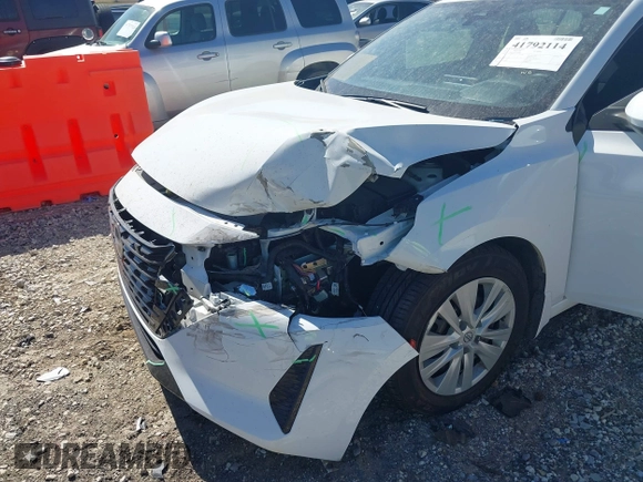2024 Nissan Sentra S z VIN 3N1AB8BV4RY249039, wystawiony jako IAAI lot #41792114 z przebiegiem 37 413 mil mil oraz . Historia ofert i sprzedaży dostępna na DreamBid. Obrazek 6.