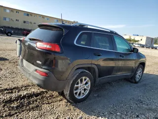 2018 Jeep Cherokee Latitude Tech Connect with VIN 1C4PJMCB9JD541087, listed as a Copart auction lot 86694734 with 124,072 mi miles and Non Repairable. Bid and sale history available at carsss.com. Image 3.