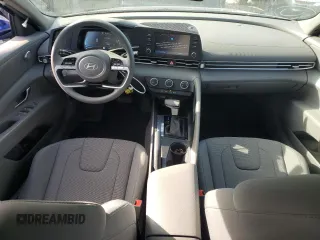 2024 Hyundai Elantra SE z VIN KMHLL4DG8RU668018, wystawiony jako Copart lot #85018574 z przebiegiem 18 993 mil mil oraz Szkoda całkowita • Salvage title. Historia ofert i sprzedaży dostępna na DreamBid. Obrazek 8.