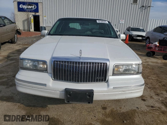 1997 Lincoln Town Car Signature z VIN 1LNLM82W1VY673577, wystawiony jako Copart lot #49160595 z przebiegiem 221 129 mil mil oraz Nie do naprawy • Non repairable. Historia ofert i sprzedaży dostępna na DreamBid. Obrazek 5.