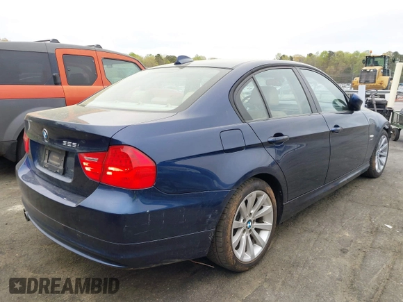 2011 BMW 3 Series 328i xDrive with VIN WBAPK5C50BA658103, listed as a IAAI auction lot 41948893 with 122,283 mi miles. Bid and sale history available at carsss.com. Image 4.