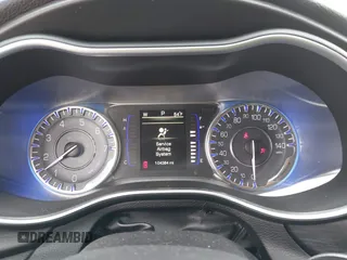 2015 Chrysler 200 Limited z VIN 1C3CCCAB8FN575131, wystawiony jako IAAI lot #42109879 z przebiegiem 104 384 mil mil oraz . Historia ofert i sprzedaży dostępna na DreamBid. Obrazek 7.