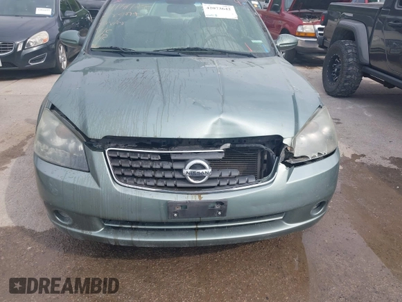 2005 Nissan Altima 2.5 S with VIN 1N4AL11D05N404581, listed as a IAAI auction lot 42073642 with 92,918 mi miles. Bid and sale history available at carsss.com. Image 6.
