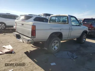 1996 Nissan Frontier XE z VIN 1N6SD11Y5TC327761, wystawiony jako Copart lot #79662594 z przebiegiem 151 631 mil mil oraz Szkoda całkowita • Salvage title. Historia ofert i sprzedaży dostępna na DreamBid. Obrazek 3.