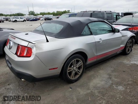 2010 Ford Mustang V6 z VIN 1ZVBP8EN0A5121975, wystawiony jako Copart lot #52117343 z przebiegiem 204 966 mil mil oraz Szkoda całkowita • Salvage title. Historia ofert i sprzedaży dostępna na DreamBid. Obrazek 3.