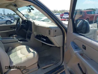 2005 GMC Yukon XL SLT with VIN 1GKEC16Z25J229939, listed as a IAAI auction lot 42064340 with 211,964 mi miles. Bid and sale history available at carsss.com. Image 5.
