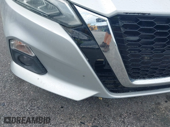 2020 Nissan Altima SR z VIN 1N4BL4CVXLC130195, wystawiony jako IAAI lot #42504838 z przebiegiem 104 389 mil mil oraz . Historia ofert i sprzedaży dostępna na DreamBid. Obrazek 6.