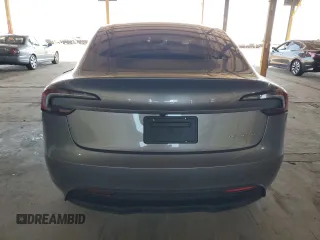 2025 Tesla Model 3 Long Range z VIN 5YJ3E1EB6SF935588, wystawiony jako Copart lot #54360605 z przebiegiem Nie podano mil oraz Szkoda całkowita • Salvage title. Historia ofert i sprzedaży dostępna na DreamBid. Obrazek 6.