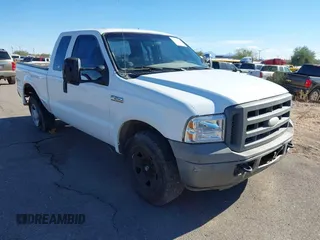 2005 Ford Super Duty F-250 XL with VIN 1FTNX20565EA76826, listed as a IAAI auction lot 41654542 with 279,363 mi miles. Bid and sale history available at carsss.com. Image 1.