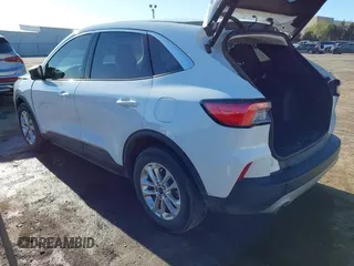 2022 Ford Escape SE z VIN 1FMCU0G64NUB64536, wystawiony jako IAAI lot #41834238 z przebiegiem 31 686 mil mil oraz . Historia ofert i sprzedaży dostępna na DreamBid. Obrazek 3.