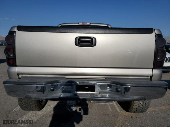 2002 Chevrolet Silverado 2500HD LT2 with VIN 1GCHK29U02Z250576, listed as a Copart auction lot 75090574 with 205,563 mi miles and Salvage Title. Bid and sale history available at carsss.com. Image 6.
