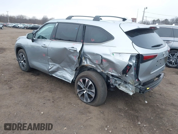 2024 Toyota Highlander LE with VIN 5TDKDRBH3RS532227, listed as a IAAI auction lot 41344982 with 10,116 mi miles and . Bid and sale history available at DreamBid. Image 3.