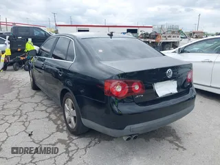2008 Volkswagen Jetta Sedan SE with VIN 3VWRM71K58M104364, listed as a IAAI auction lot 41917090 with 178,399 mi miles. Bid and sale history available at carsss.com. Image 3.