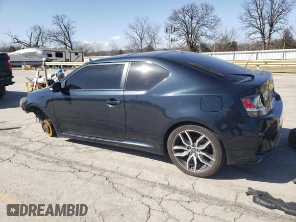 2016 Scion tC z VIN JTKJF5C7XGJ018639, wystawiony jako Copart lot #47965635 z przebiegiem 134 895 mil mil oraz Tytuł czysty. Historia ofert i sprzedaży dostępna na DreamBid. Obrazek 2.