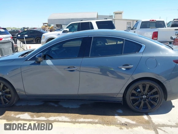 2022 Mazda 3 2.5 Turbo z VIN 3MZBPBAY8NM308426, wystawiony jako IAAI lot #41808563 z przebiegiem 44 693 mil mil oraz . Historia ofert i sprzedaży dostępna na DreamBid. Obrazek 15.