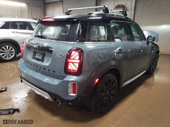 2021 MINI Countryman Cooper S with VIN WMZ83BR08M3M69818, listed as a Copart auction lot 49461025 with 31,418 mi miles and Salvage Title. Bid and sale history available at carsss.com. Image 3.