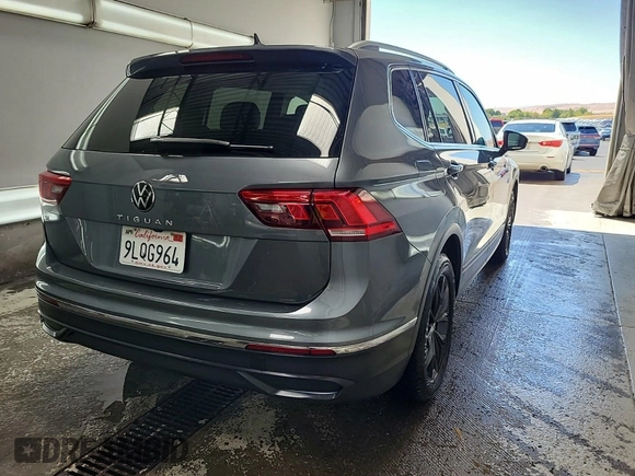2024 Volkswagen Tiguan SE with VIN 3VV3B7AX1RM108036, listed as a IAAI auction lot 42796415 with 37,805 mi miles and . Bid and sale history available at DreamBid. Image 20.