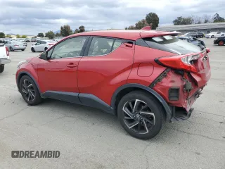 2021 Toyota C-HR LE z VIN JTNKHMBX2M1104830, wystawiony jako Copart lot #54757285 z przebiegiem 142 356 mil mil oraz Szkody całkowita. Historia ofert i sprzedaży dostępna na DreamBid. Obrazek 2.